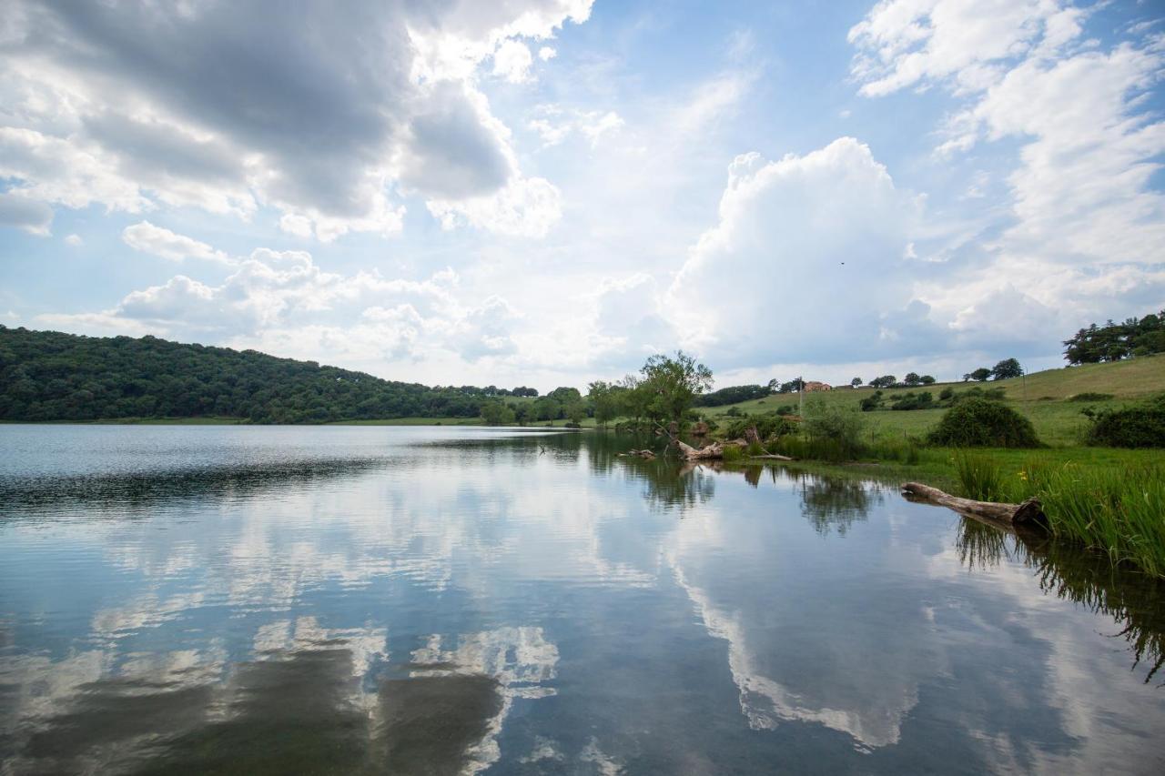 Agriturismo Lago Di Mezzano Valentano Buitenkant foto